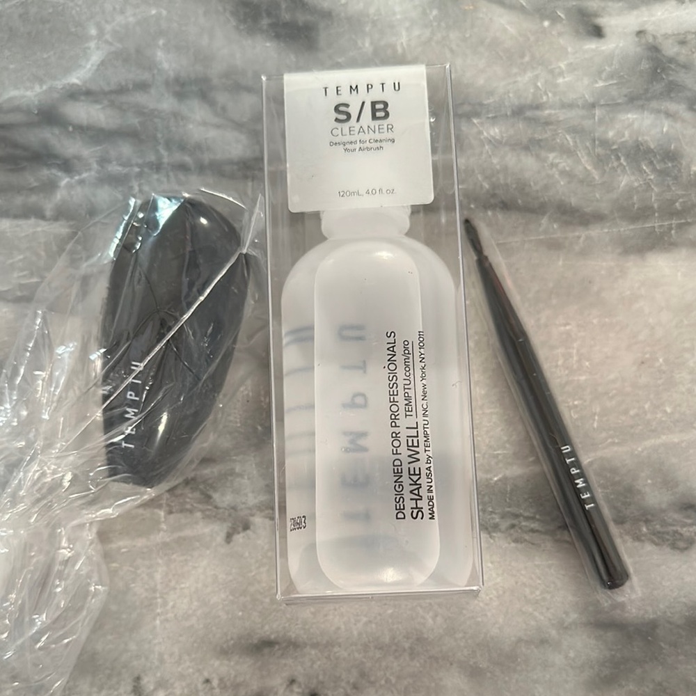 Temptu AirPod Pro Essentials set